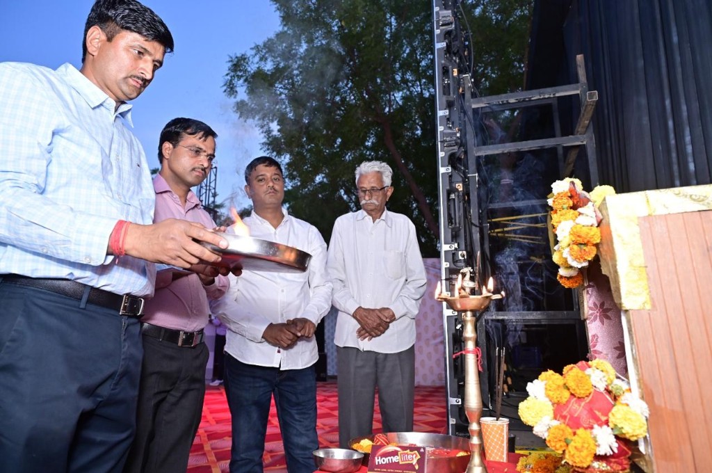 Lamp lighting inauguration
